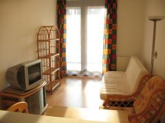 A Riverside apartmanban kiadó egy 46m2-es amerikai konyhás, nagy erkélyes lakás. 