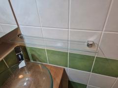 Eladó a Riverside-ban több bútor, szaniter, redőnyök!